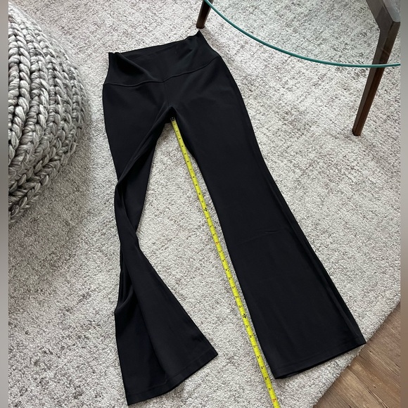 Aritzia Golden BUTTER Cheeky Hi-Rise Flare Legging Sz 10 - Picture 11 of 12